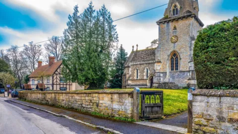 Holy Trinity Church and the Boar's Head, Ardington
