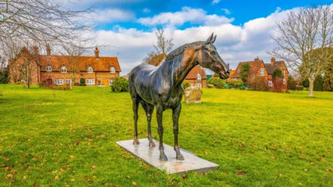 Best Mate's statue, Lockinge